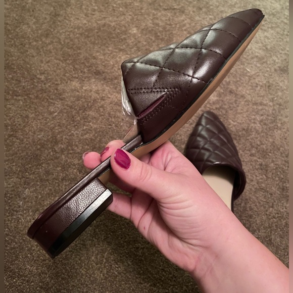 NWT/BNIB Vince Camuto Femlin Mules, Burgundy - Picture 2 of 5